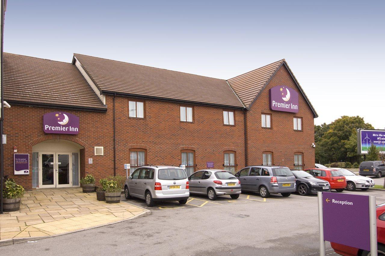 Premier Inn Manchester Trafford Centre North Экстерьер фото