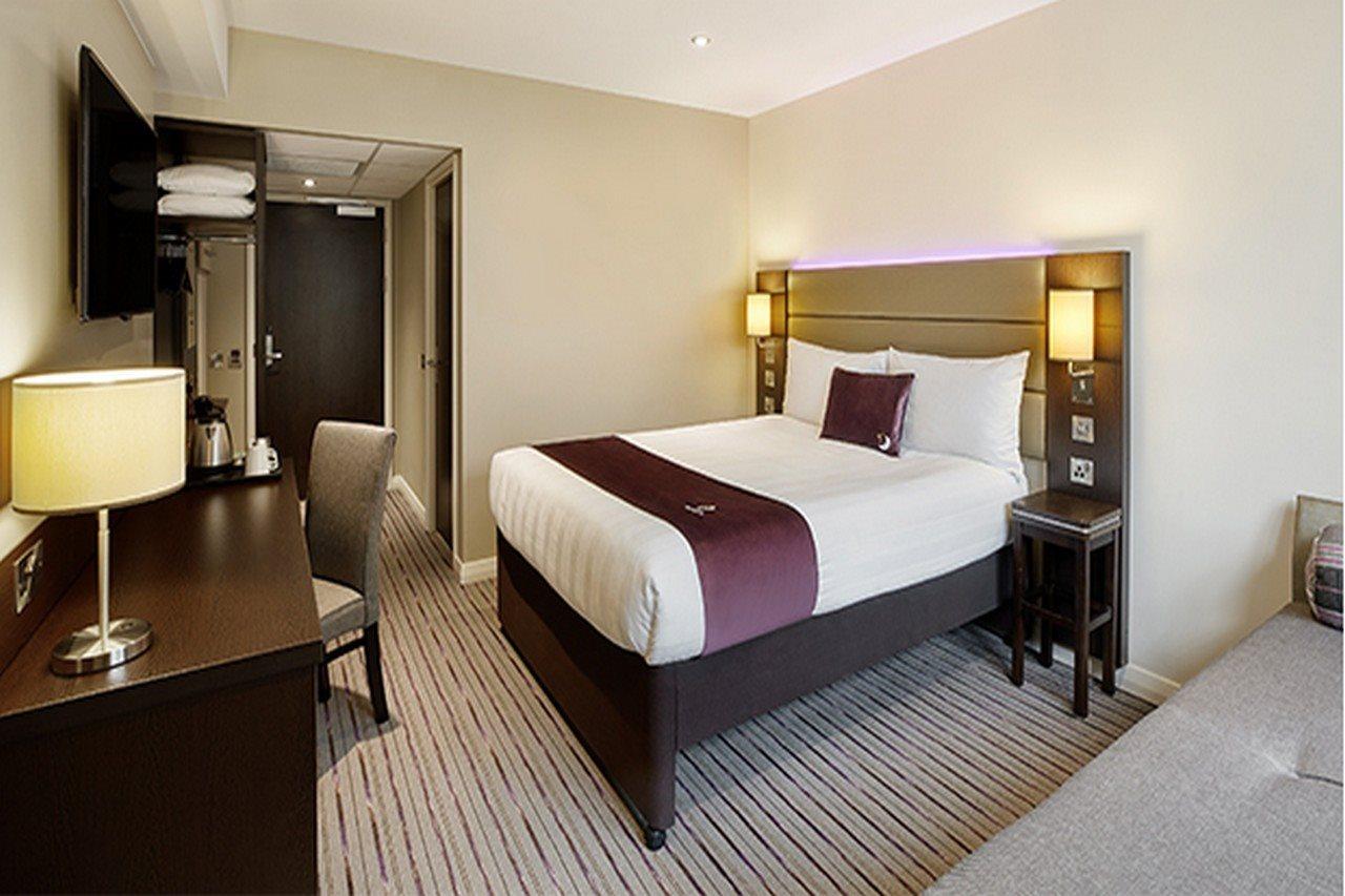 Premier Inn Manchester Trafford Centre North Экстерьер фото