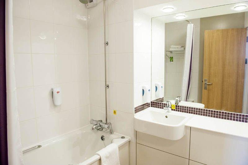 Premier Inn Manchester Trafford Centre North Экстерьер фото