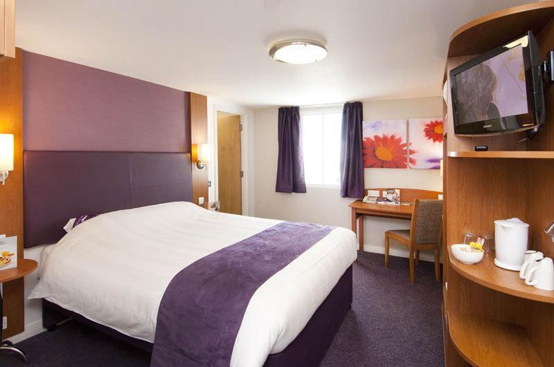 Premier Inn Manchester Trafford Centre North Экстерьер фото