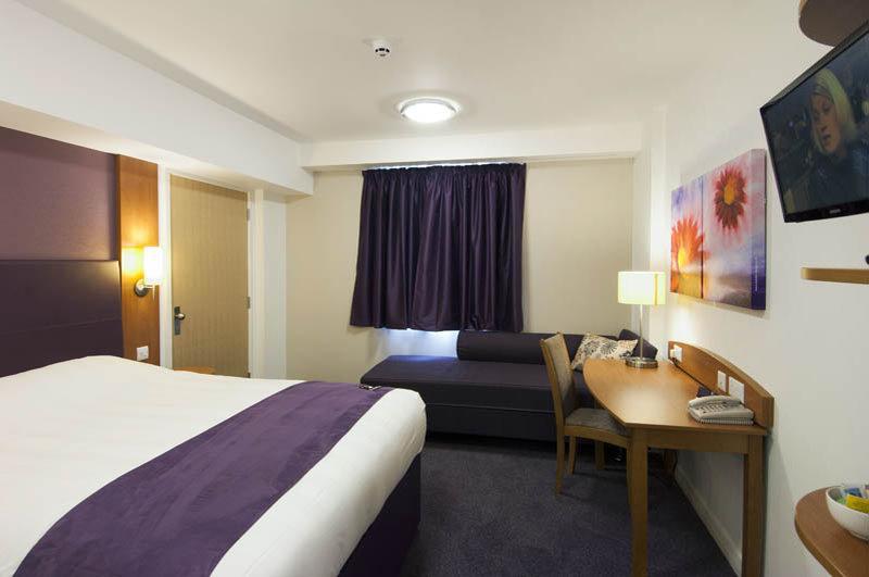 Premier Inn Manchester Trafford Centre North Экстерьер фото