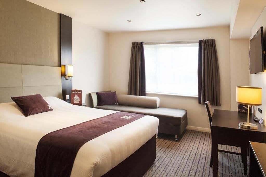 Premier Inn Manchester Trafford Centre North Экстерьер фото