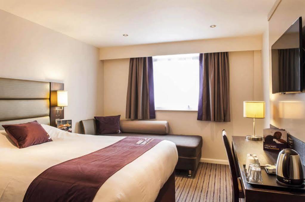 Premier Inn Manchester Trafford Centre North Экстерьер фото