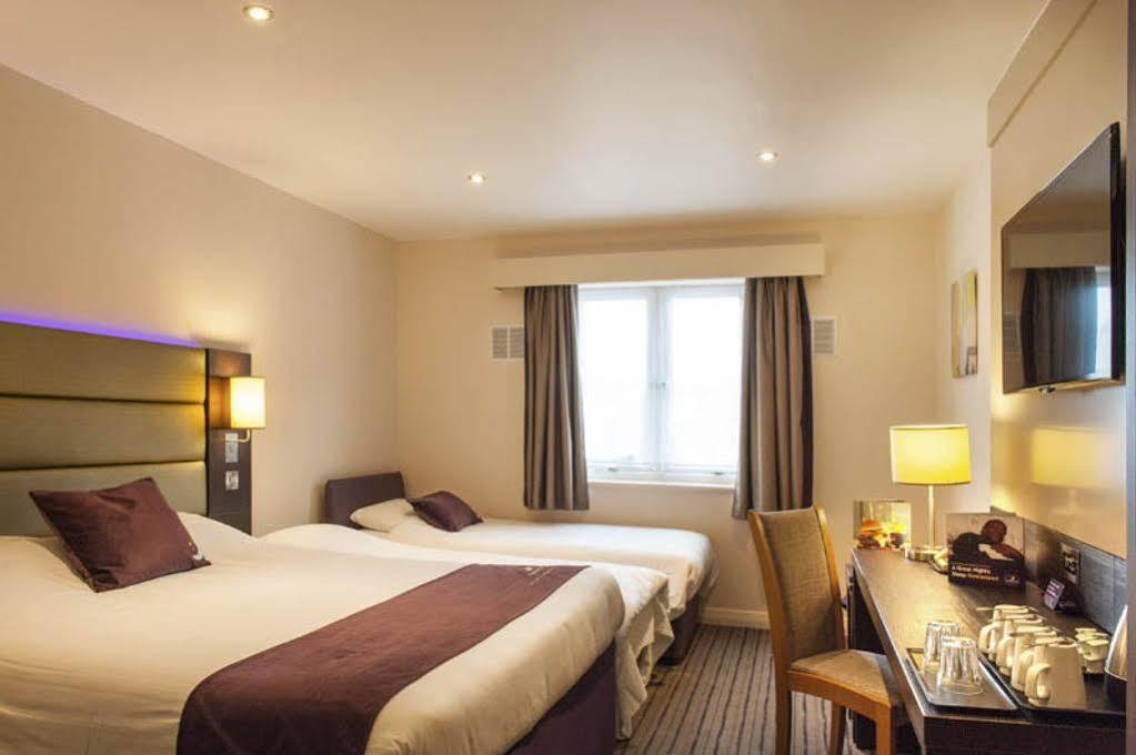 Premier Inn Manchester Trafford Centre North Экстерьер фото