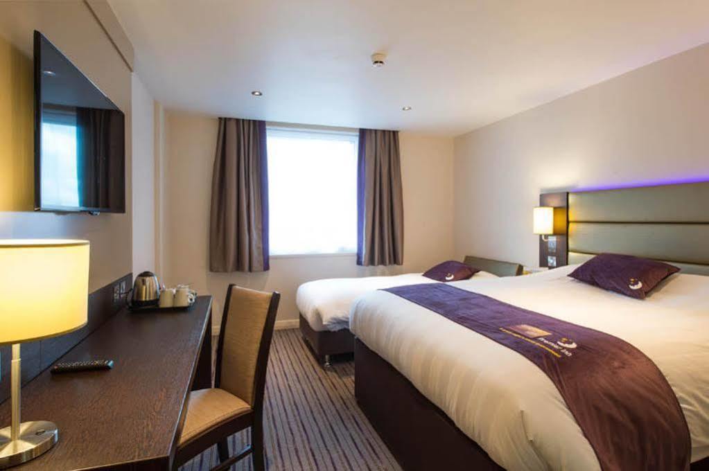 Premier Inn Manchester Trafford Centre North Экстерьер фото