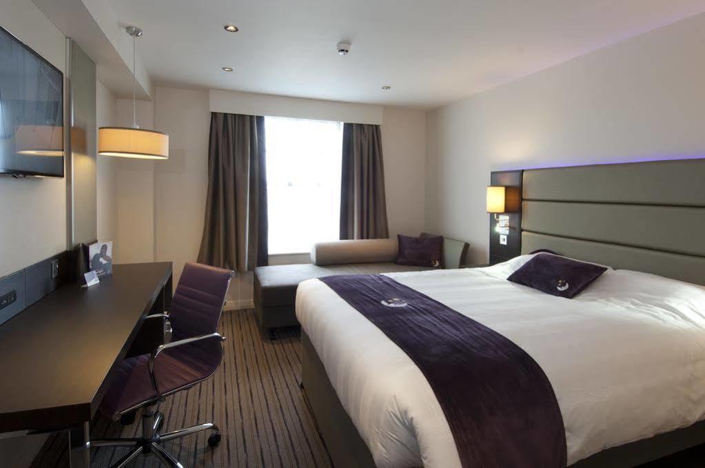 Premier Inn Manchester Trafford Centre North Экстерьер фото