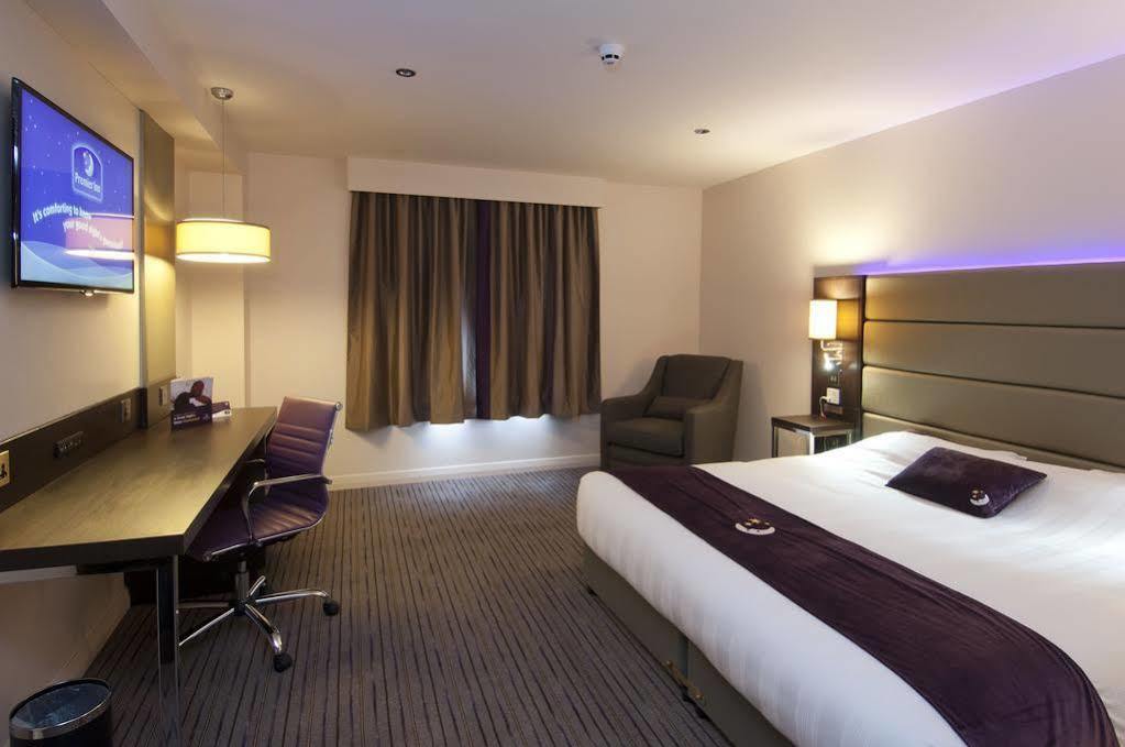 Premier Inn Manchester Trafford Centre North Экстерьер фото